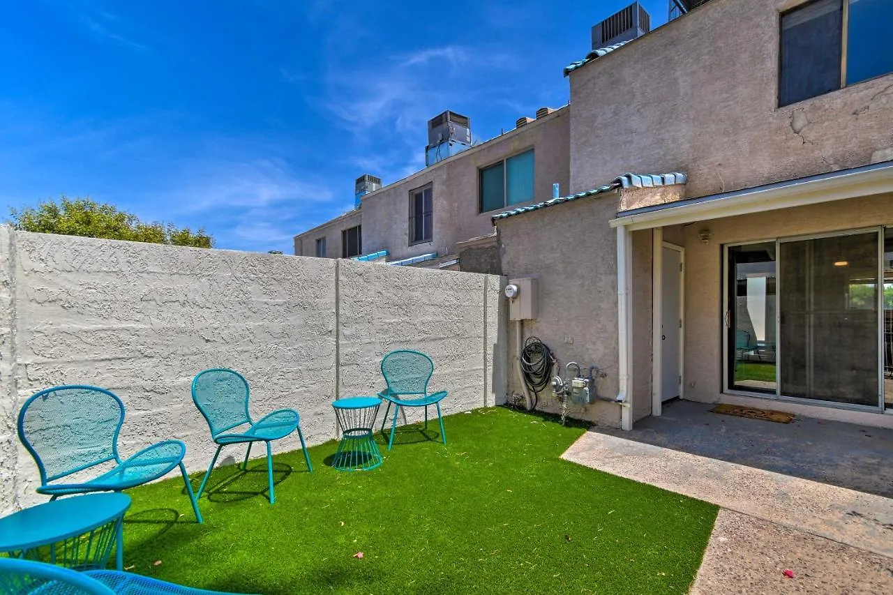 Scottsdale Townhome With Pool Access, Near Old Town! 펜션