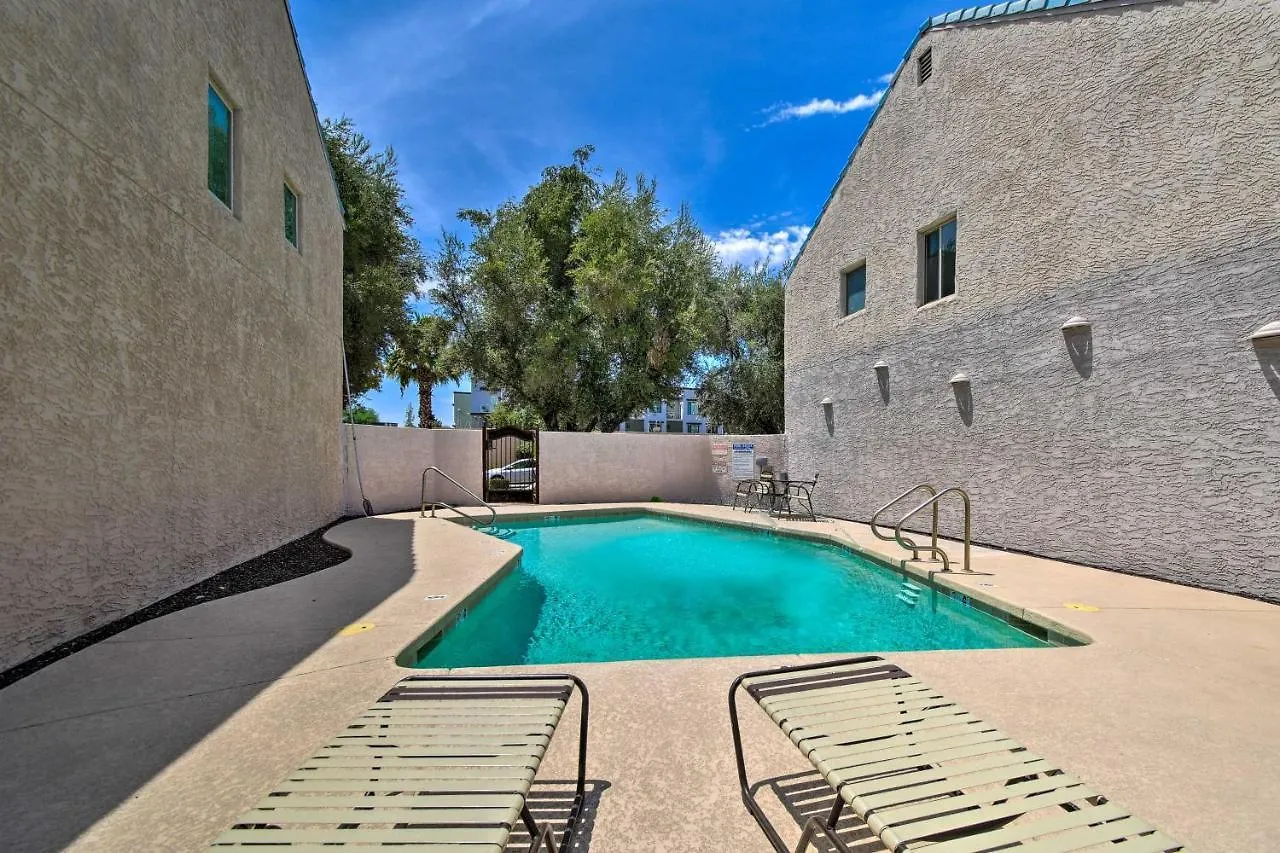 Scottsdale Townhome With Pool Access, Near Old Town! 펜션