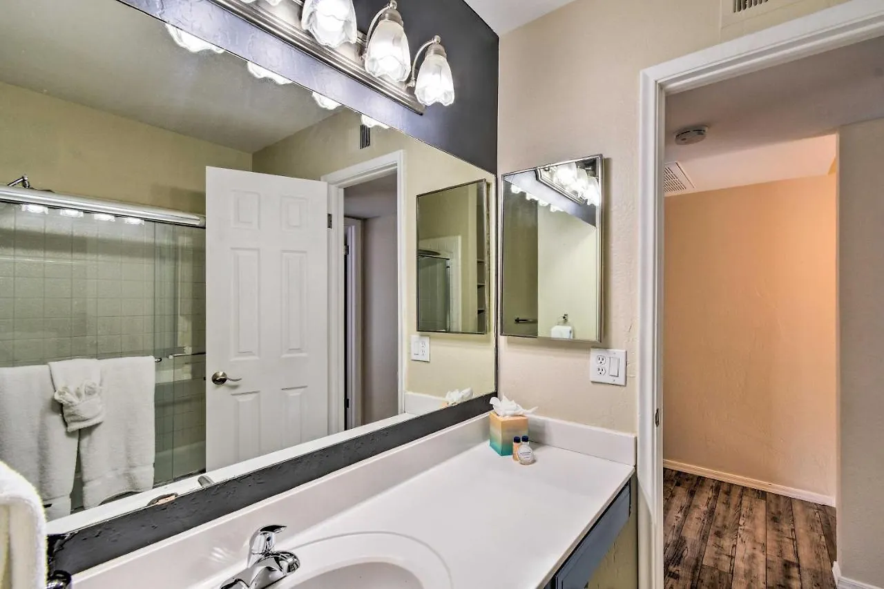 Scottsdale Townhome With Pool Access, Near Old Town! 펜션