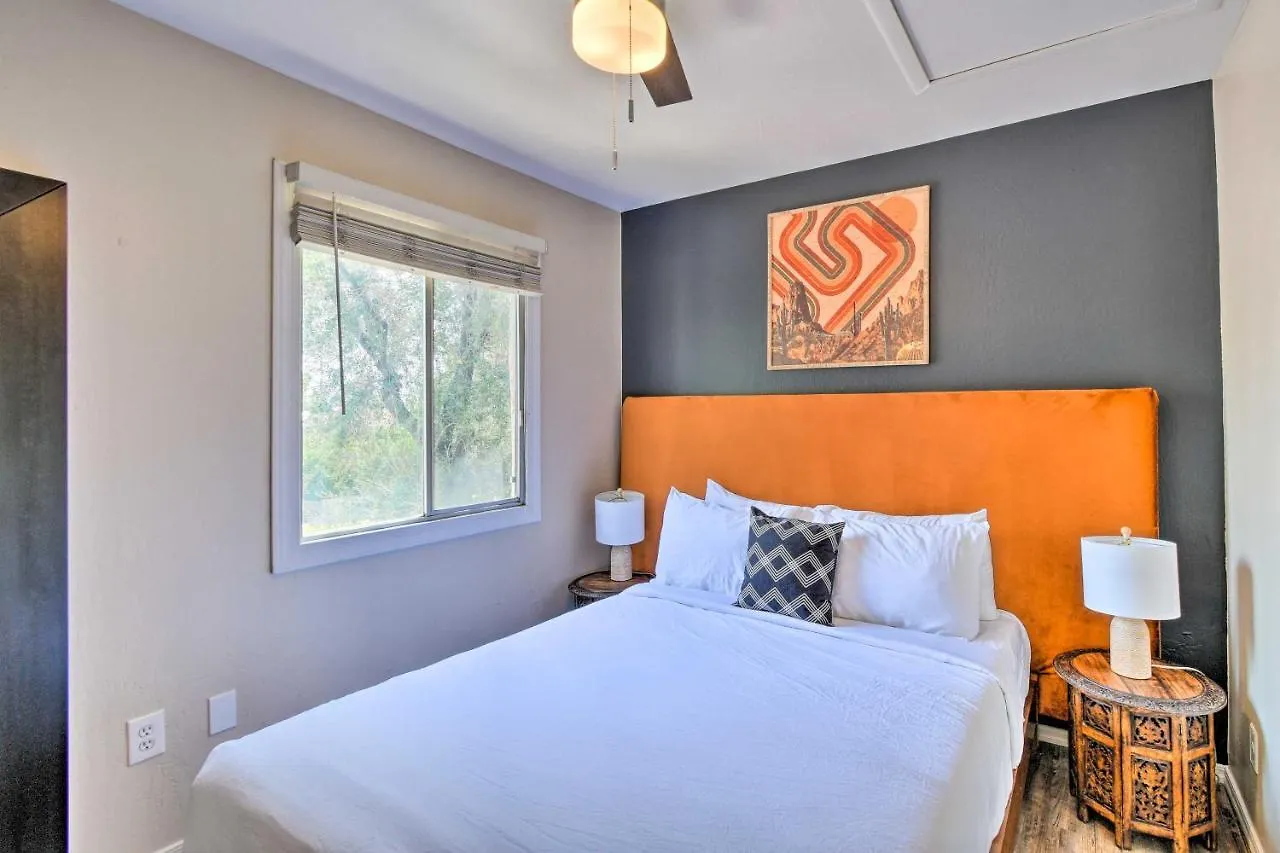 Scottsdale Townhome With Pool Access, Near Old Town! 0*,