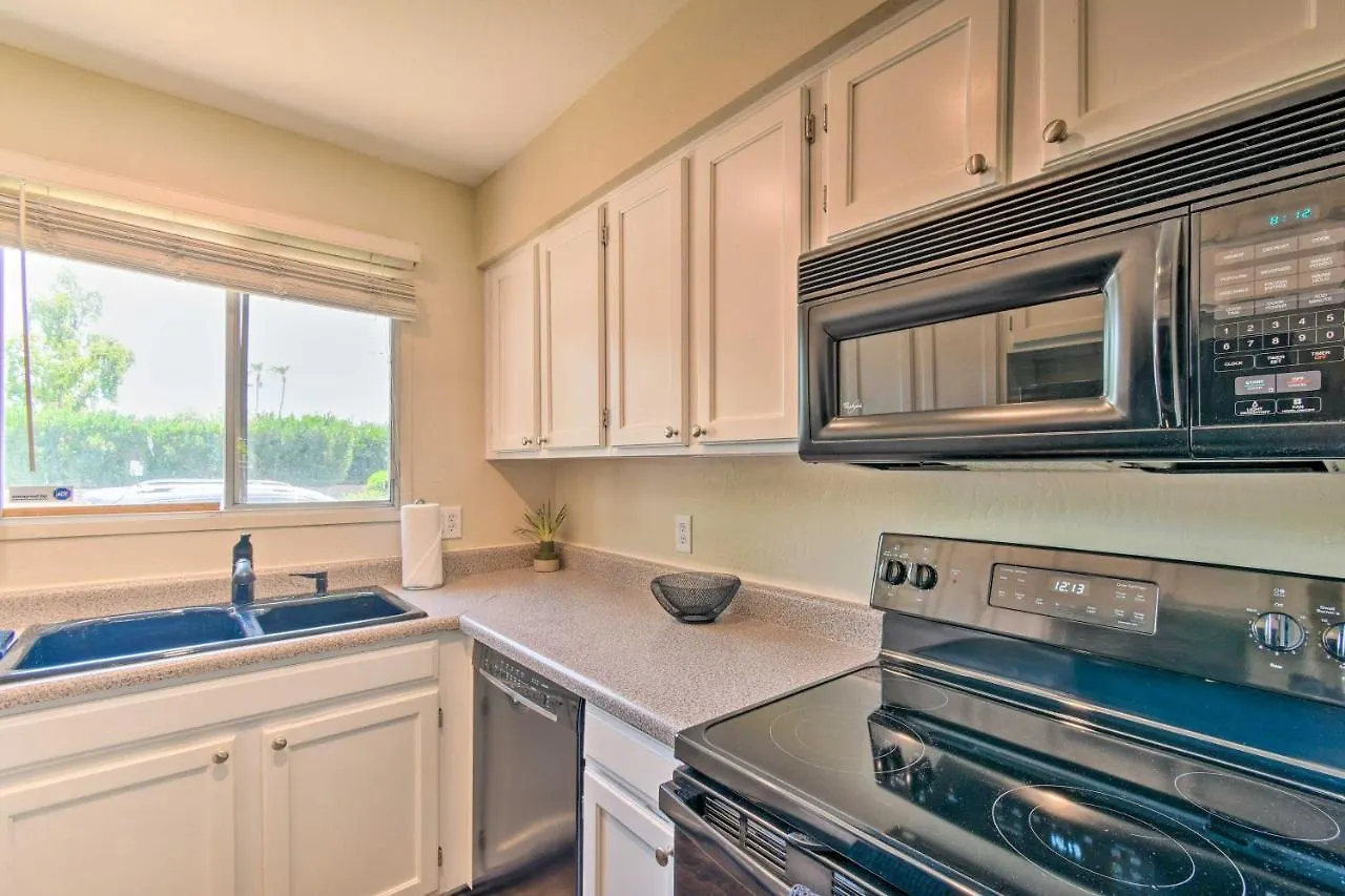 펜션 Scottsdale Townhome With Pool Access, Near Old Town!