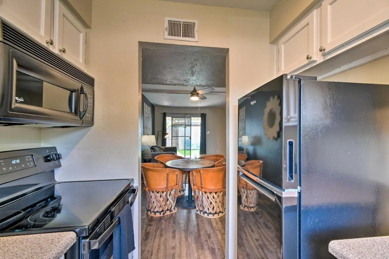 Scottsdale Townhome With Pool Access, Near Old Town! 미국